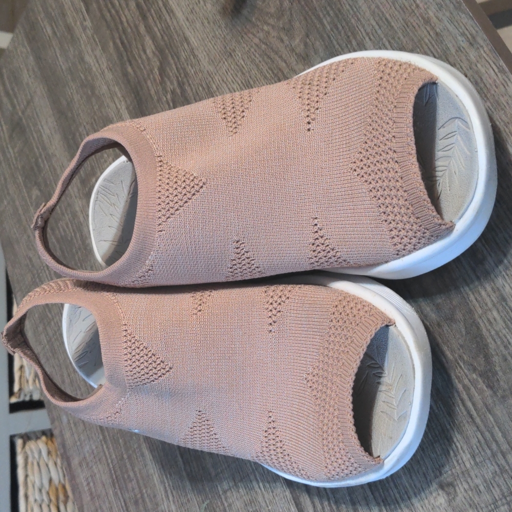 Bzees wedge sandals like new